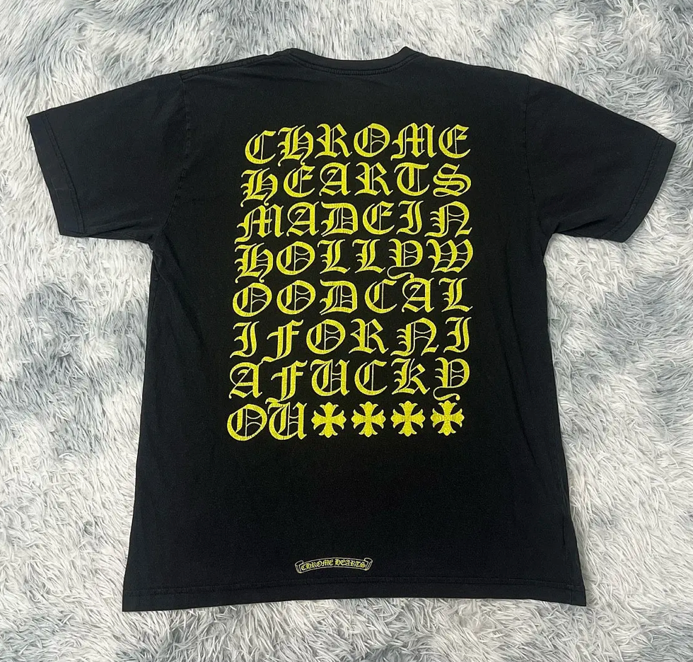 U CHROME HEART YELLOW GRAPHIC POCKET TEE